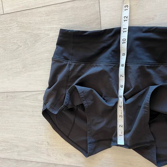 Lululemon women’s black shorts size 2 - Picture 5 of 8
